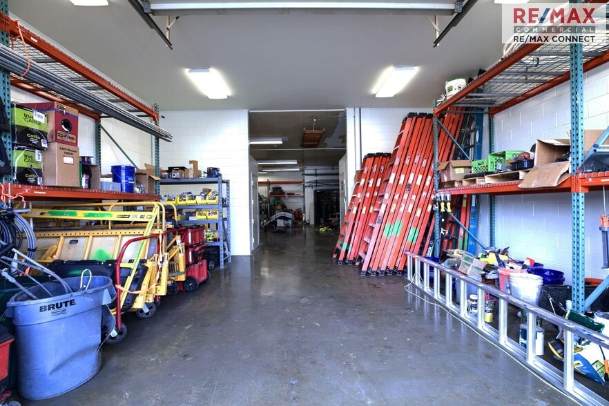 More Photos Of 2521 Hayes Rd, Hayes Light Distribution For Sale