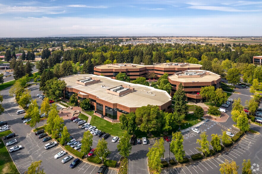 More Photos Of 2720 Gateway Oaks Dr, Sacramento Office For Lease