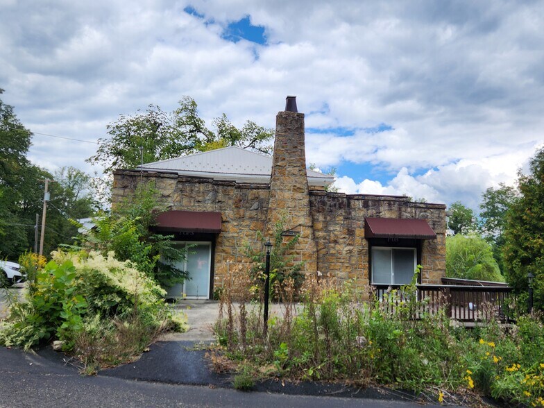 More Photos Of 1129 Lincoln Hwy, Laughlintown Restaurant For Sale