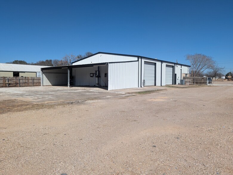 More Photos Of 365 Val Verde Rd, McGregor Office For Lease
