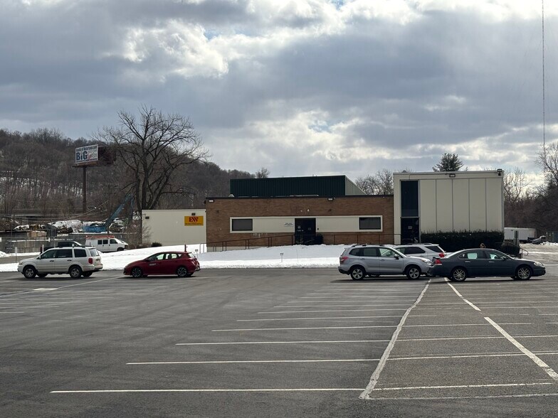 More Photos Of 237 E Aurora St, Waterbury Manufacturing For Lease