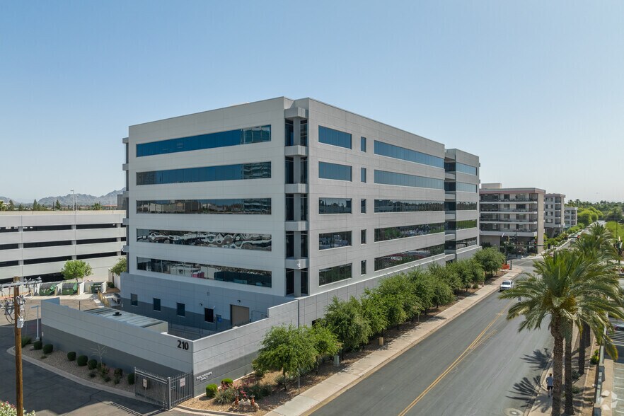 More Photos Of 210 E Earll Dr, Phoenix Office For Sale