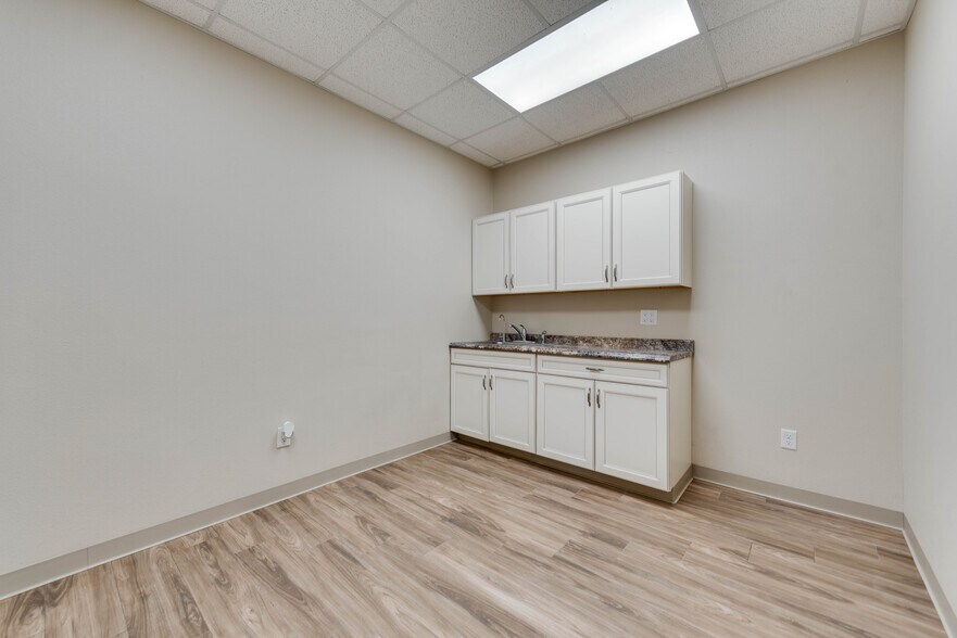 More Photos Of 3017 W County Road 115, Midland Warehouse For Lease