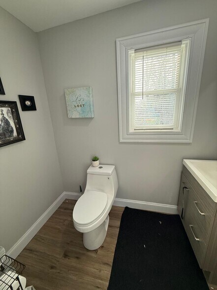 More Photos Of 218 Ronkonkoma Ave, Ronkonkoma Office For Sale