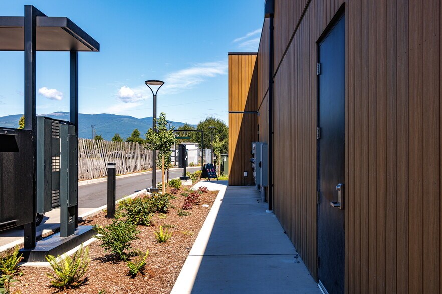 More Photos Of 1102 State Rte 20, Sedro Woolley General Retail For Lease