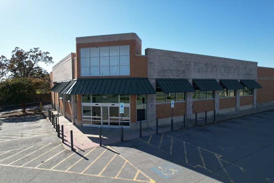 Primary Photo Of 7601 Cantrell Rd, Little Rock Freestanding For Lease