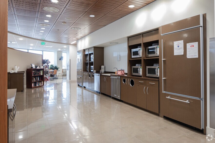 More Photos Of 5075 S Syracuse St, Denver Office For Lease