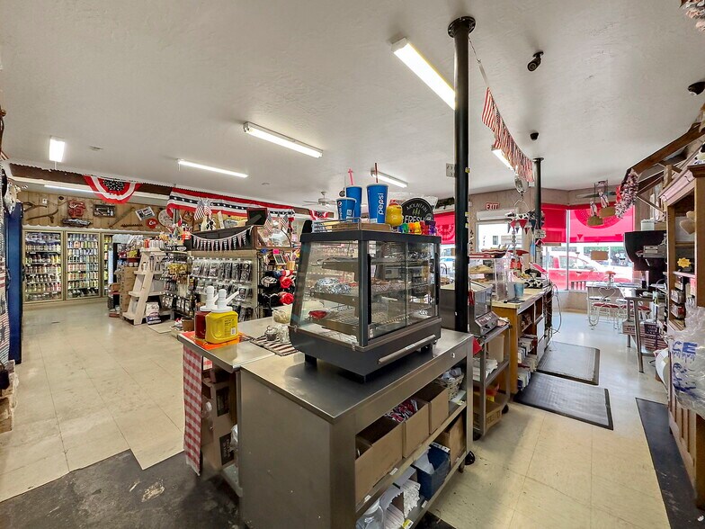 More Photos Of 577 Main St, Ferndale General Retail For Sale
