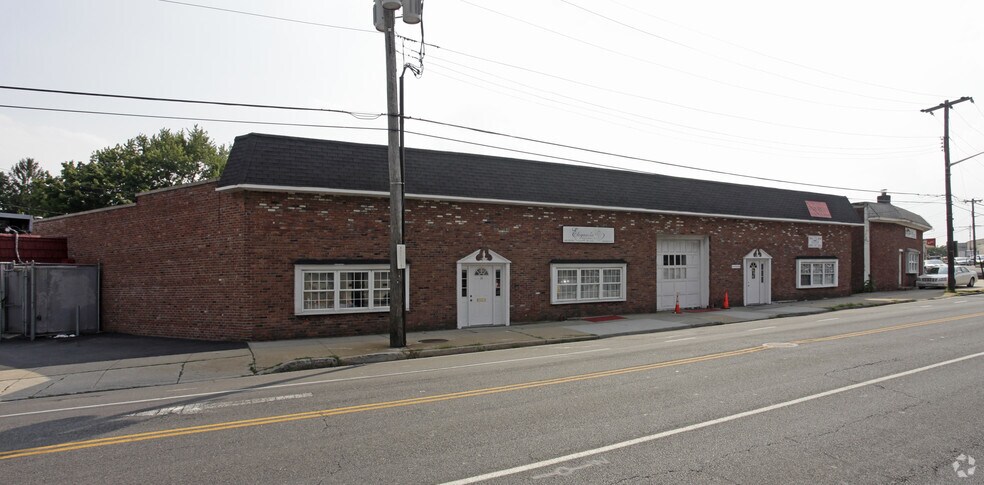 More Photos Of 12-14 Tulip Ave, Floral Park Light Distribution For Lease