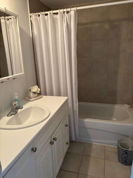 More Photos Of 3165 Rue De Mont-Royal, Saint-hubert Apartments For Sale
