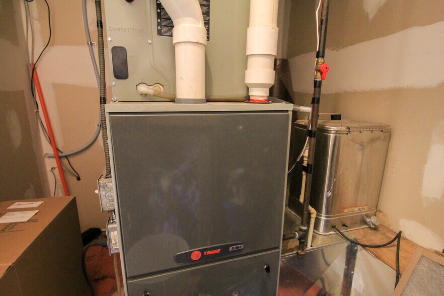 More Photos Of 320 N Main St, Pocahontas Medical For Sale