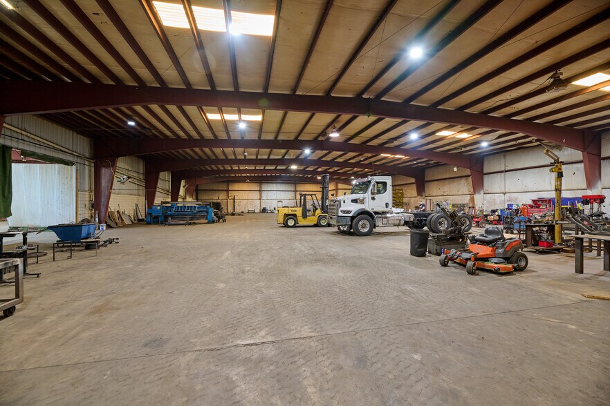More Photos Of 7464 Sharon Mercer Rd, Mercer General Retail For Sale