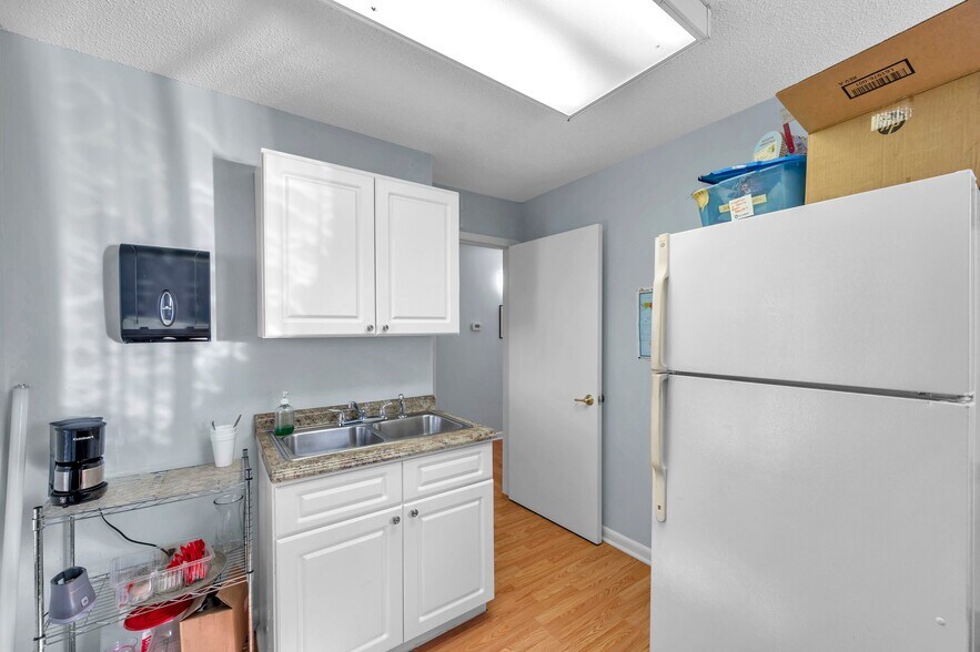 More Photos Of 561 S Duncan Ave, Clearwater Medical For Sale