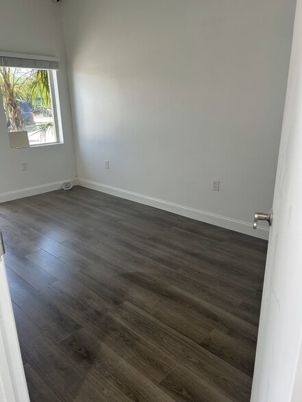 More Photos Of 418-432 S Dixie Hwy E, Pompano Beach Industrial For Sale