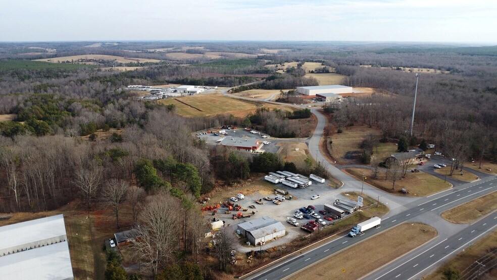 More Photos Of 293 Ewing Dr, Rustburg Warehouse For Lease