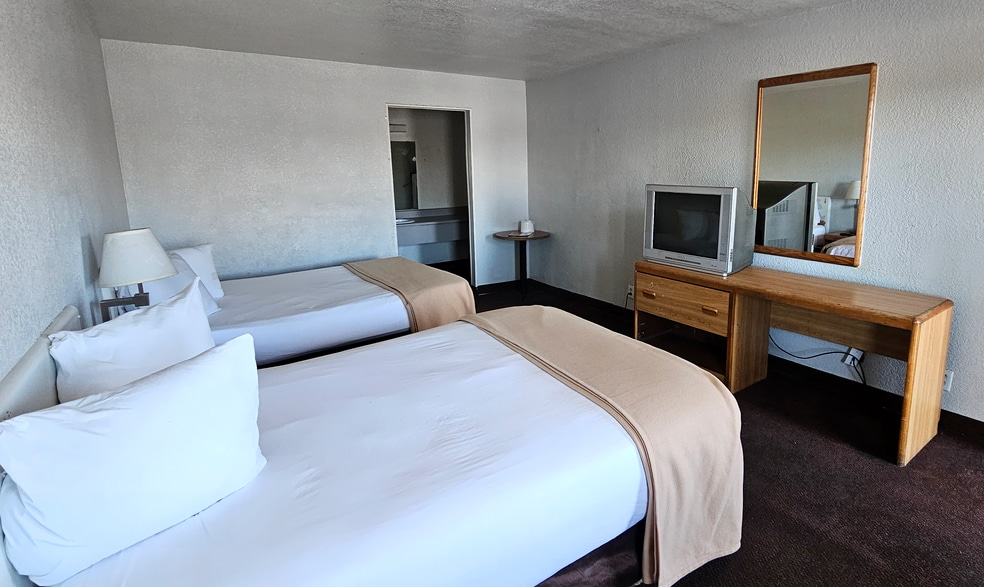 More Photos Of 10402 N Black Canyon Hwy, Phoenix Hotel For Sale