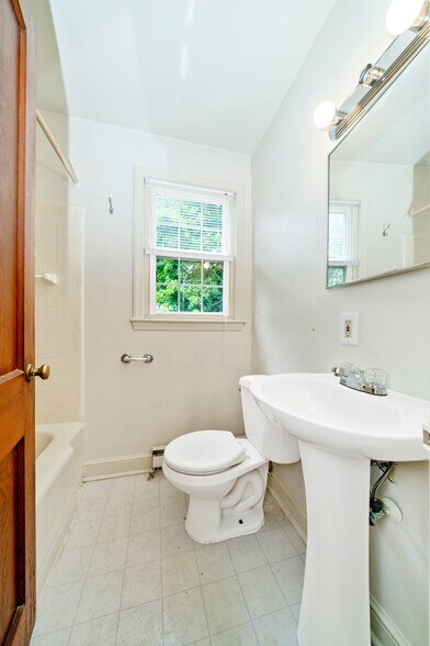 More Photos Of 25930 Ridge Rd, Damascus Apartments For Sale