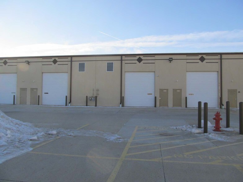 More Photos Of 731 N 17th St, St Charles Light Distribution For Lease