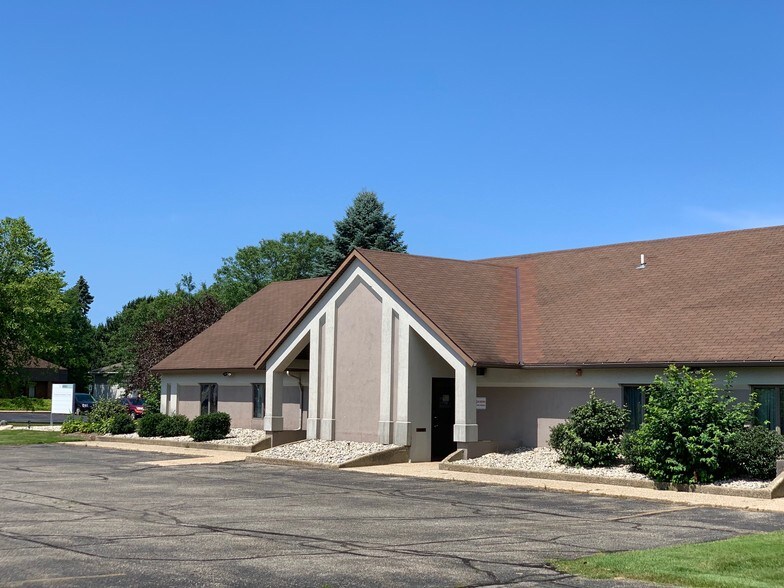 More Photos Of 493 Century Ln, Holland Office For Lease