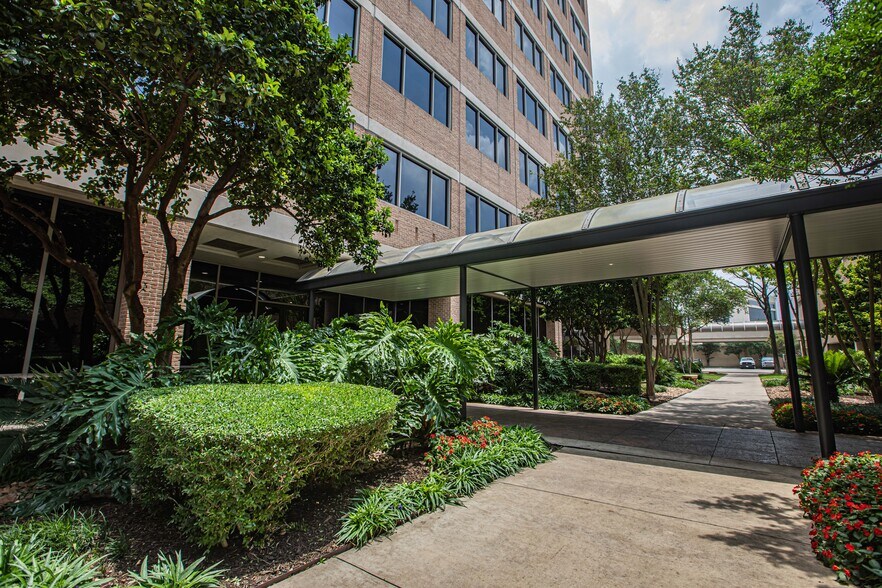 More Photos Of 1020 NE Loop 410, San Antonio Office For Lease