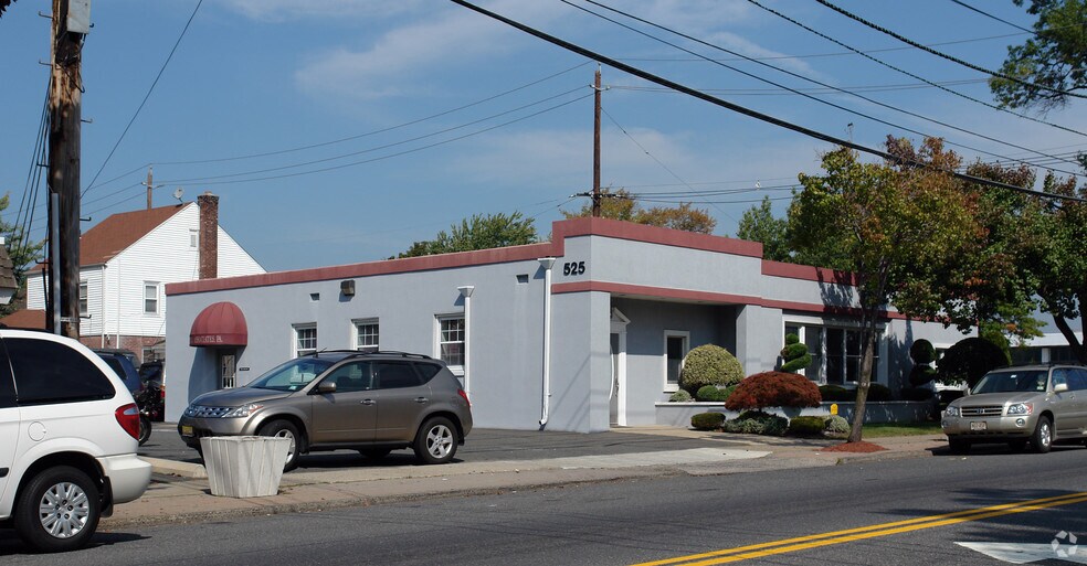 Primary Photo Of 525 Union Blvd, Totowa Medical For Lease