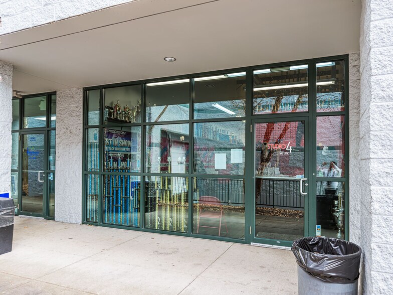 More Photos Of 8039-8055 Warwick Ave, Louisville Light Manufacturing For Lease