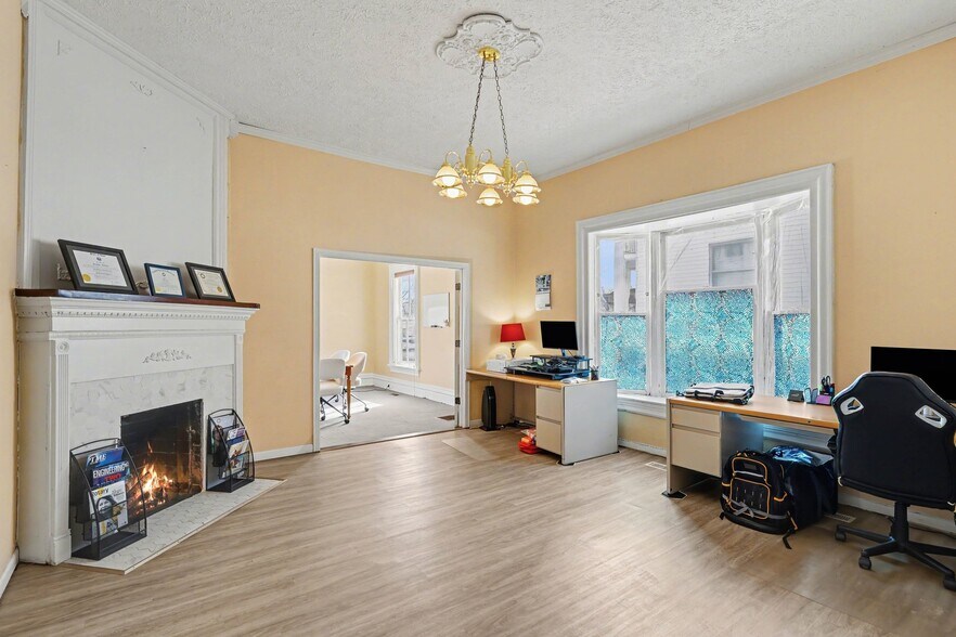 More Photos Of 1031 N Washington Ave, Lansing Office Residential For Lease