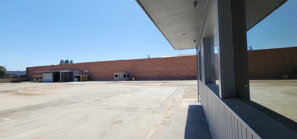 More Photos Of 16714 Schoenborn St, North Hills Land For Lease