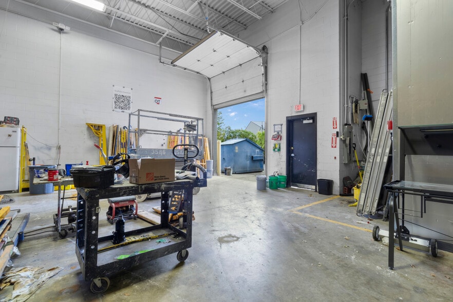 More Photos Of 8035 Craig St, Indianapolis Light Distribution For Lease