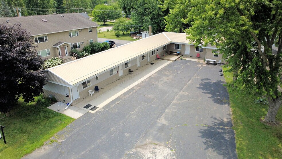 More Photos Of 511 Vine St, Wisconsin Dells Apartments For Sale