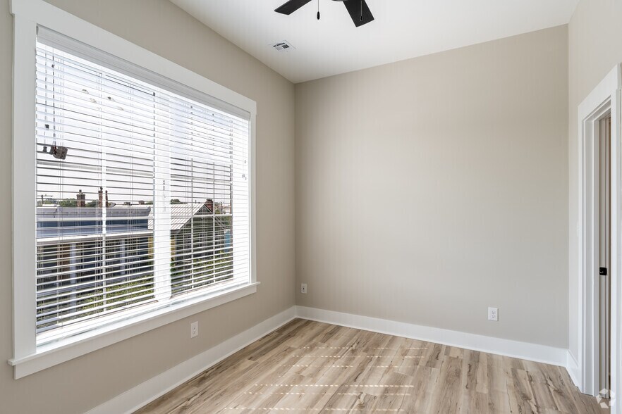 More Photos Of 1421-1422 Bainbridge St, Richmond Apartments For Sale