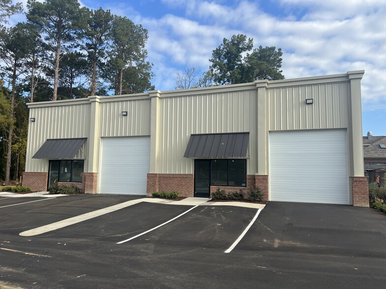 Primary Photo Of 3430 Acadia St, Fayetteville Showroom For Lease