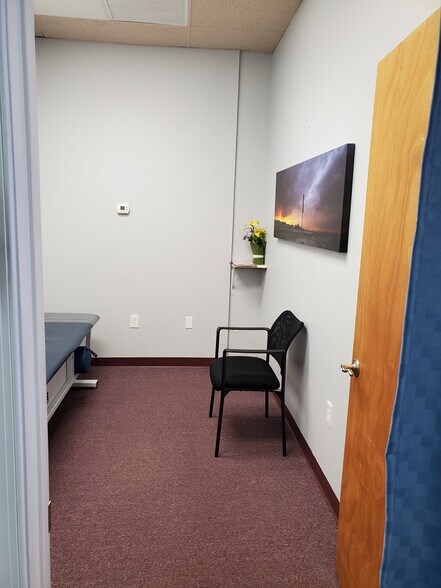 More Photos Of 1103-1105 Sunset Rd, Burlington Storefront For Lease