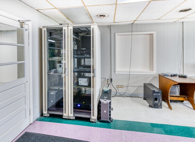 More Photos Of 1076 Airport Rd, Tappahannock Warehouse For Lease