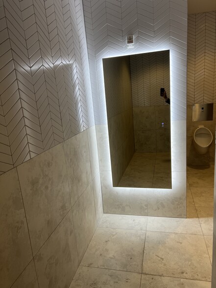 More Photos Of 5009 Roswell Rd, Atlanta Medical For Lease