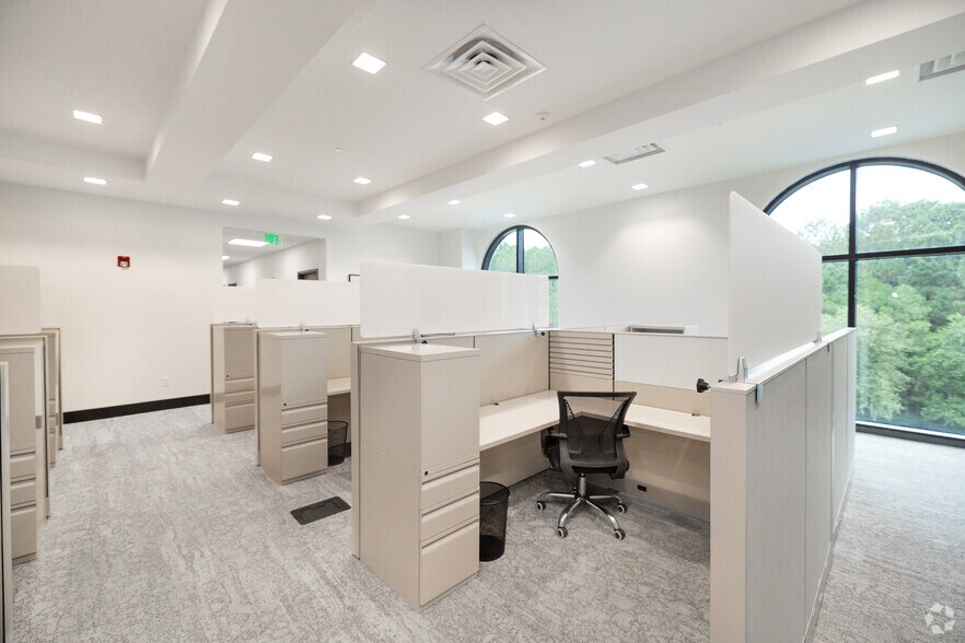 More Photos Of 1301 Industrial Dr, Crestview Coworking Space