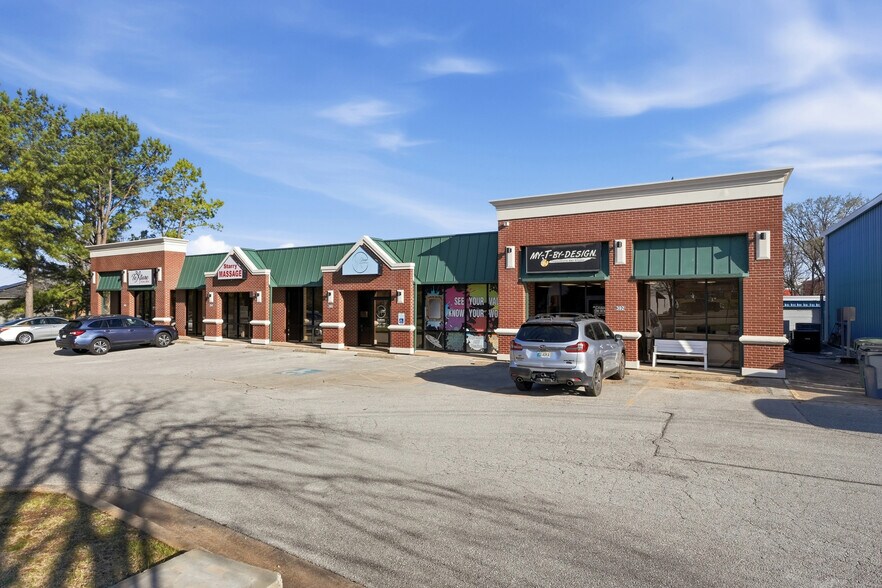More Photos Of 380-392 E Sunbridge Dr, Fayetteville General Retail For Lease