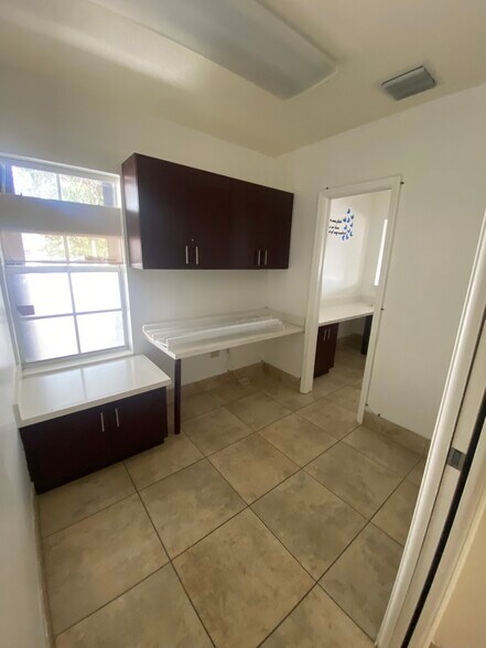 More Photos Of 3080 W Flagler St, Miami Medical For Sale