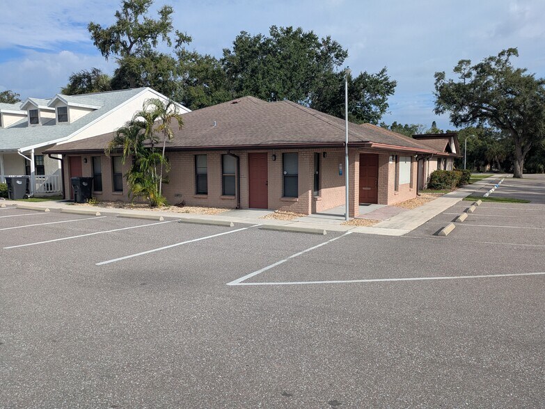 More Photos Of 4812 26th St W, Bradenton Healthcare For Lease
