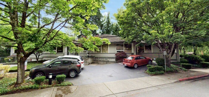 More Photos Of 300 NE Gilman Blvd, Issaquah Office For Sale