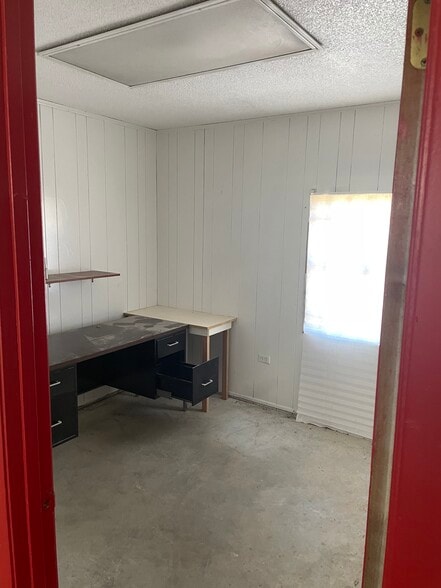 More Photos Of 2510 Mitchell St, Knoxville Light Manufacturing For Lease