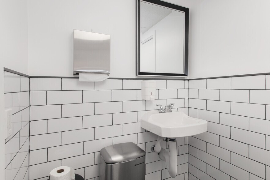 More Photos Of 1021 E Walnut St, Pasadena Medical For Lease