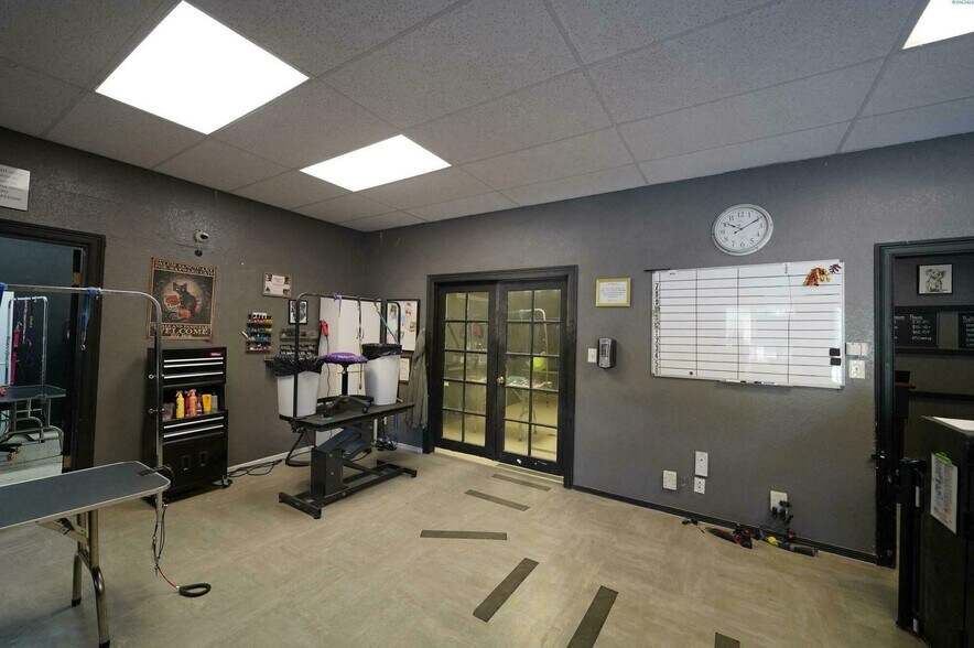 More Photos Of 360 S Grand Ave, Pullman Storefront For Sale