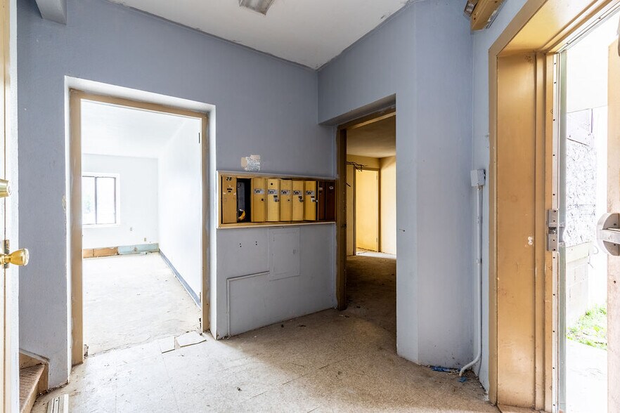 More Photos Of 628 9th St, Niagara Falls Apartments For Sale