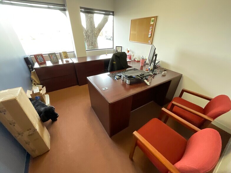 More Photos Of 2505 S Finley Rd, Lombard Office For Lease