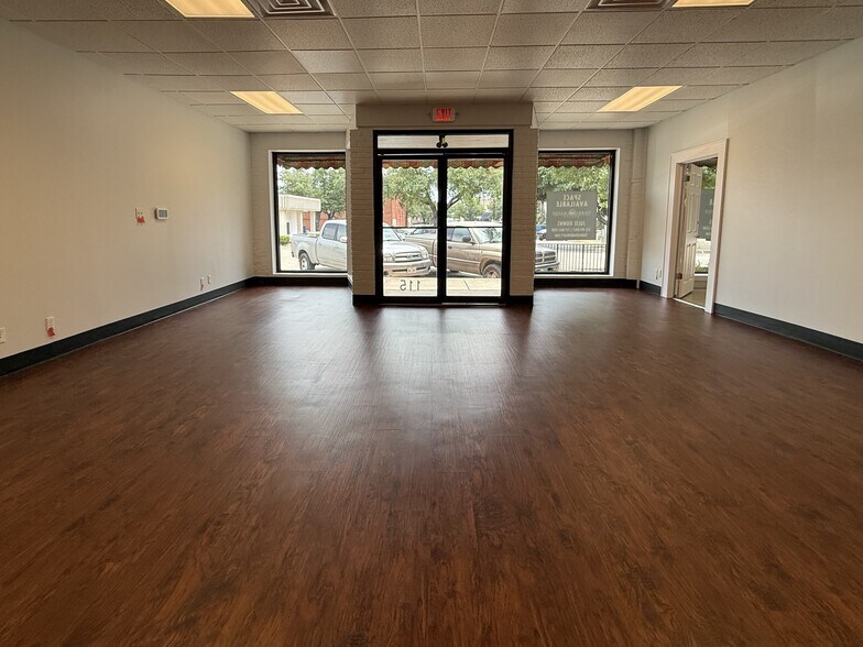 More Photos Of 113 E 3rd St, Taylor Storefront Retail Office For Lease
