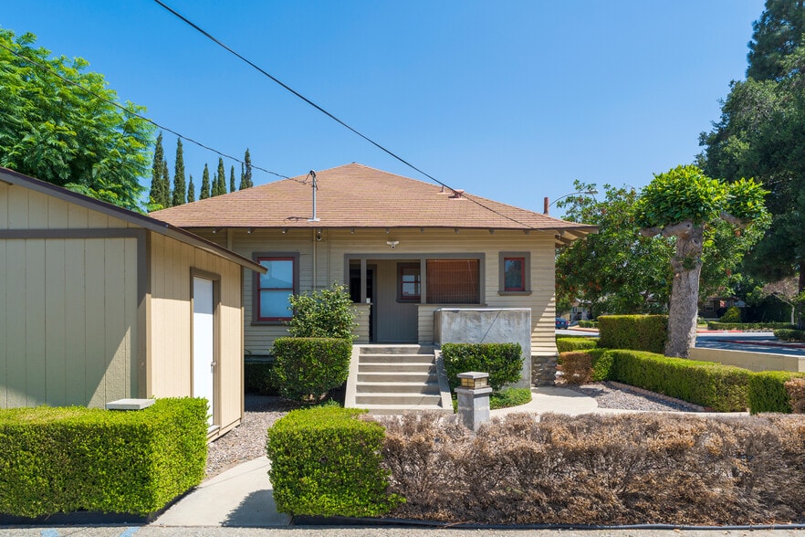 More Photos Of 146 E Walnut Ave, Monrovia Medical For Sale