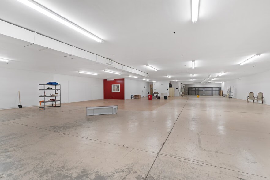 More Photos Of 20 Capital Dr, Hilton Head Island Showroom For Lease