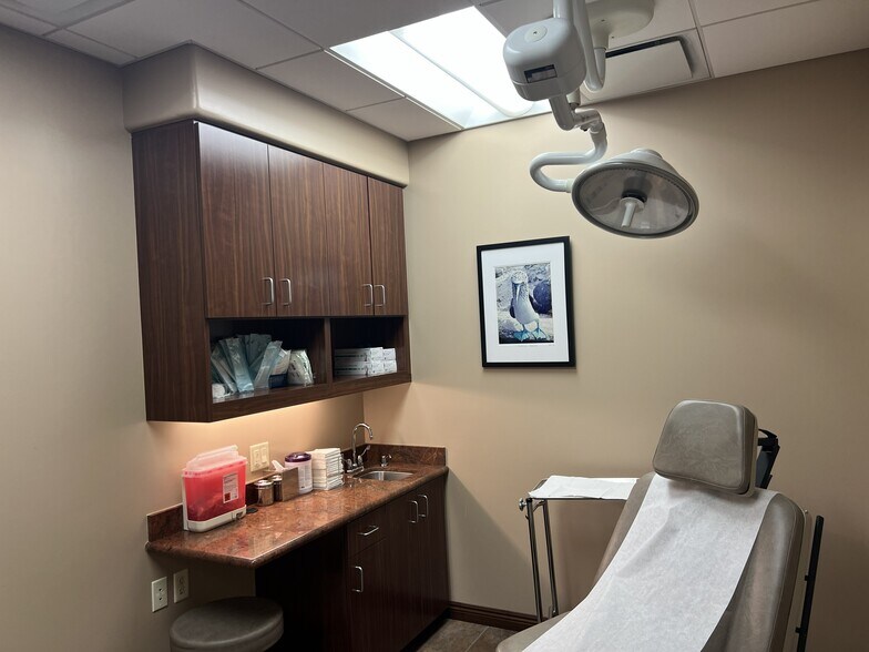 More Photos Of 555 Marin St, Thousand Oaks Office For Sale