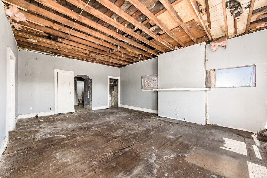 More Photos Of 1068-1072 E Livingston Ave, Columbus Storefront Retail Residential For Sale